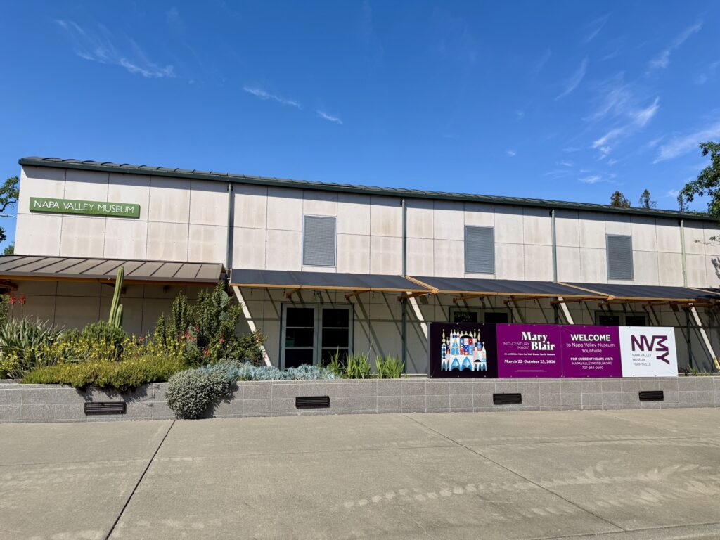 A picture of the Napa Valley Museum in Yountville, California, the side view
